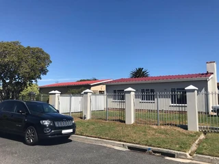 3 Bedroom  House and 2 Bedroom Flatlet to rent in Sandrift