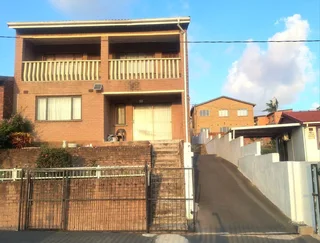 Double storey 4 bedroom house with a 2 bedroom outbuilding for sale in Havenside