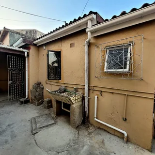 2 BEDROOM GRANNY COTTAGE TO LET