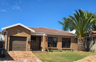 EXELENT PURCHASE!   LOVELY NEAT MODERN 3 BEDROOM FACE BRICK FREE STANDING TOWN HOUSE  FOR SALE IN...