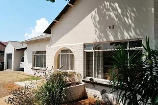 Location location, lovely 3 bedroom family home situated in this sort after suburb. Renovations n...