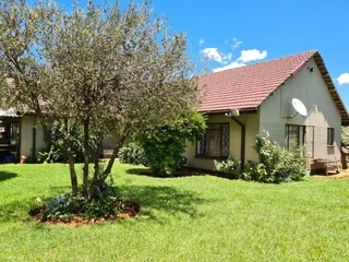 Spacious 4 Bedroom...Cottage...Entertainment Area...Double Garage