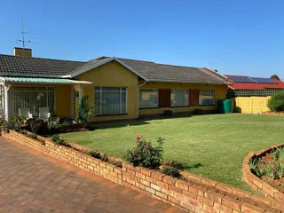 WALKING DISTANCE TO SCHOOLS - ELSPARK!!!!