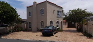 Beautiful 6 Bedroom House with Pool For Sale in Crawford Cape Town