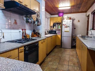 Charming 4 Bedroom, 2 Bathrooms