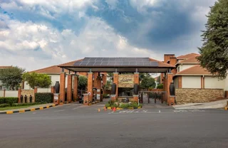 Stunning 2-Bedroom Ground-Floor Apartment for Sale in the Prestigious Acacia Complex, Greenstone ...