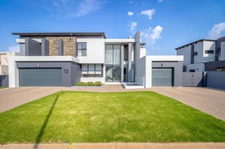 5 Bedroom House For Sale in Midstream Ridge Estate
