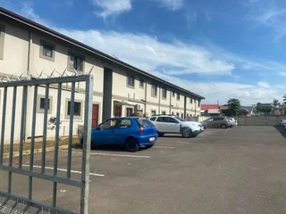 3 bedroom ground floor apartment in secure complex