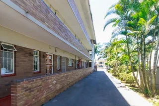 Garden 1 bedroom apartment with Garage