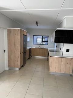 Secure 3-bedroom Apartment In Atterbury Road, Mooikloof