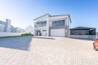 MODERN COMFORT, PRIME LOCATION &amp; LAGOON VIEWS - A SMART INVESTMENT IN MYBURGH PARK