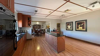 Luxurious Family Home with Flatlet in Prime Location**