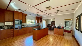 Luxurious Family Home with Flatlet in Prime Location**