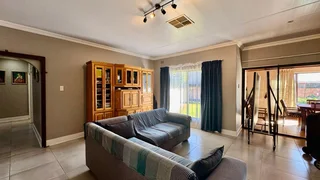 Luxurious Family Home with Flatlet in Prime Location**