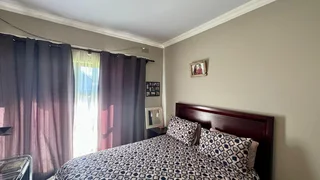 Luxurious Family Home with Flatlet in Prime Location**