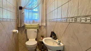 Luxurious Family Home with Flatlet in Prime Location**