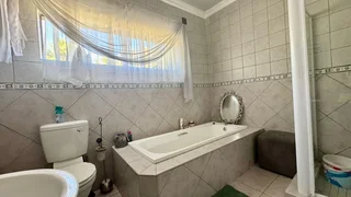 Luxurious Family Home with Flatlet in Prime Location**