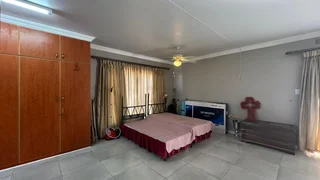 Luxurious Family Home with Flatlet in Prime Location**