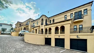 Luxe 2-Bedroom pet-friendly townhouse in sought-after Bassonia with stunning views