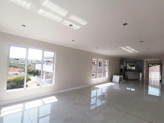 AUTUMN SPECIAL - Extravagant Step Less Apartment with Majestic Sea Views - NO TRANSFER DUTY