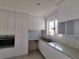 AUTUMN SPECIAL - Extravagant Step Less Apartment with Majestic Sea Views - NO TRANSFER DUTY