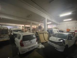 WAREHOUSE IN BRIARDENE