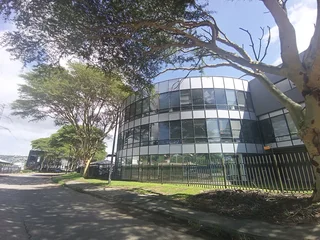 A Perfect Blend of Private Offices & Open-Plan Work Areas