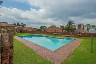 Spacious 2 bedroom apartment in secure complex