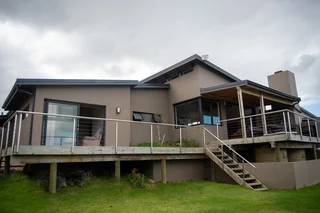 Stylish 3-Bedroom Off-the-Grid Home in Secure Estate Welbedacht – 60km from George Airport