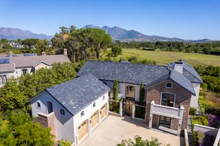 Contemporary Farmhouse in Val de Vie Estate