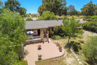 Tranquil Haven in Hopefield: A Nature Lover&#39;s Paradise