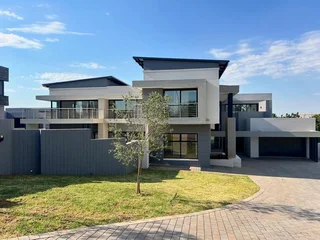 Modern 7-Bedroom Family Home for Sale in Midstream Ridge