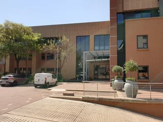 BUILDING ON LUNNON - 6,000 SQM OFFICE BLOCK TO RENT WITHIN THE HEART OF HATFIELD WITH GREAT EXPOSURE