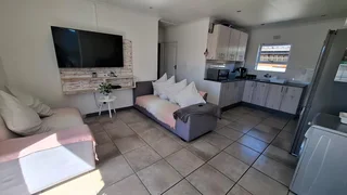 Gorgeous neat and tidy family home!!