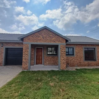 Gorgeous Newly Built 2-Bedroom Townhouse for Rent!