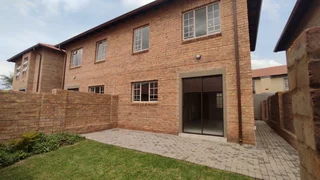 Stunning 3x Bedrooms, 2x Bathrooms, 2x lockup garages