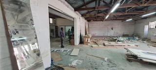 Secure factory/warehouse  with shared yard