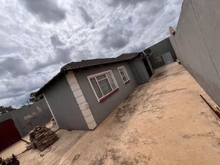 3 Bedroom House For Sale in Lotus Gardens
