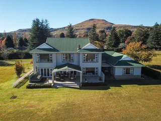 Luxurious double story home in Fairmount Estate, Underberg