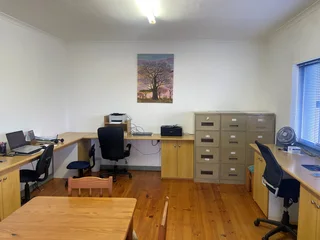 Neat office unit to Let in Lakeside