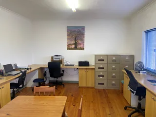 Neat office unit to Let in Lakeside