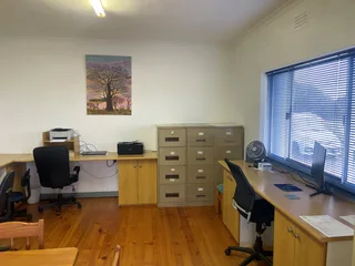 Neat office unit to Let in Lakeside
