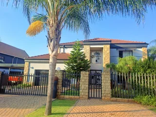 Well designed, functional, 5-bedroom house, with a solar backup.