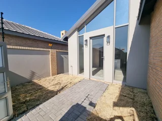 Upmarket brand new super stunning 3-bedroom home