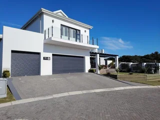 Beautiful 3bed 4bath family Home in Security Estate in Jeffreys bay