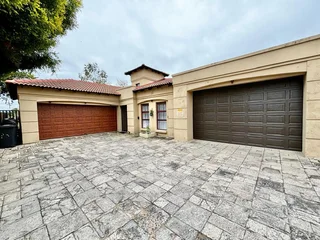 Stunning 3-Bedroom Home with Renovated Kitchen, Indoor Entertainment Area, and 4 Garages