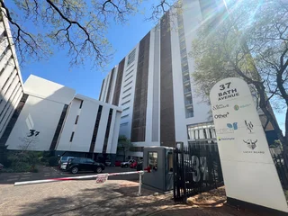 Spacious 521 Sqm Office Space Available for Lease