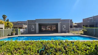 Bright and Beautiful Duplex in Eden Glen