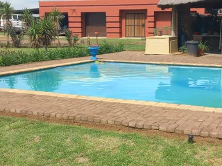 Income generating property in Helderstrome
