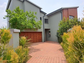 Perfect Location! 3Bedroom Full title security Rietvalleirand